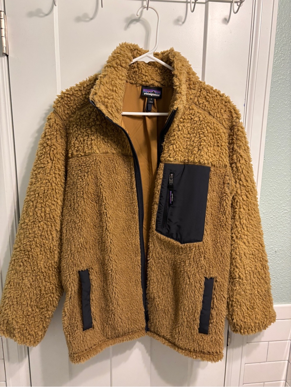 Patagonia women's Retro X fleece Jacket in Camel